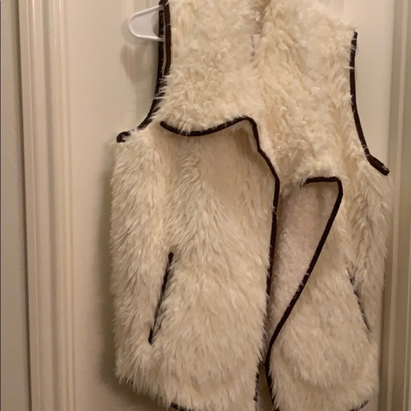 Faux Sherpa Vest - Picture 3 of 4